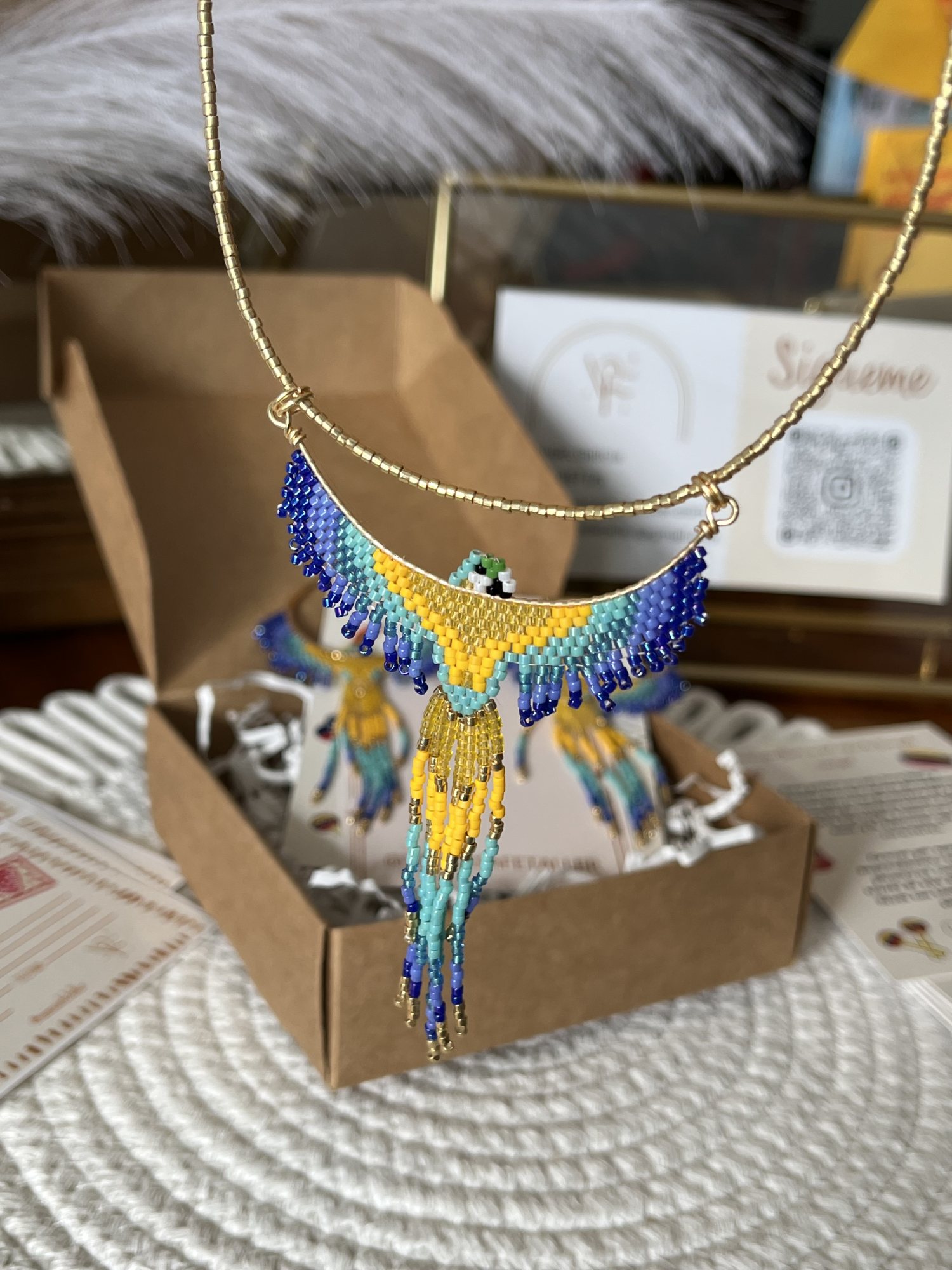 COLLAR GUACAMAYA