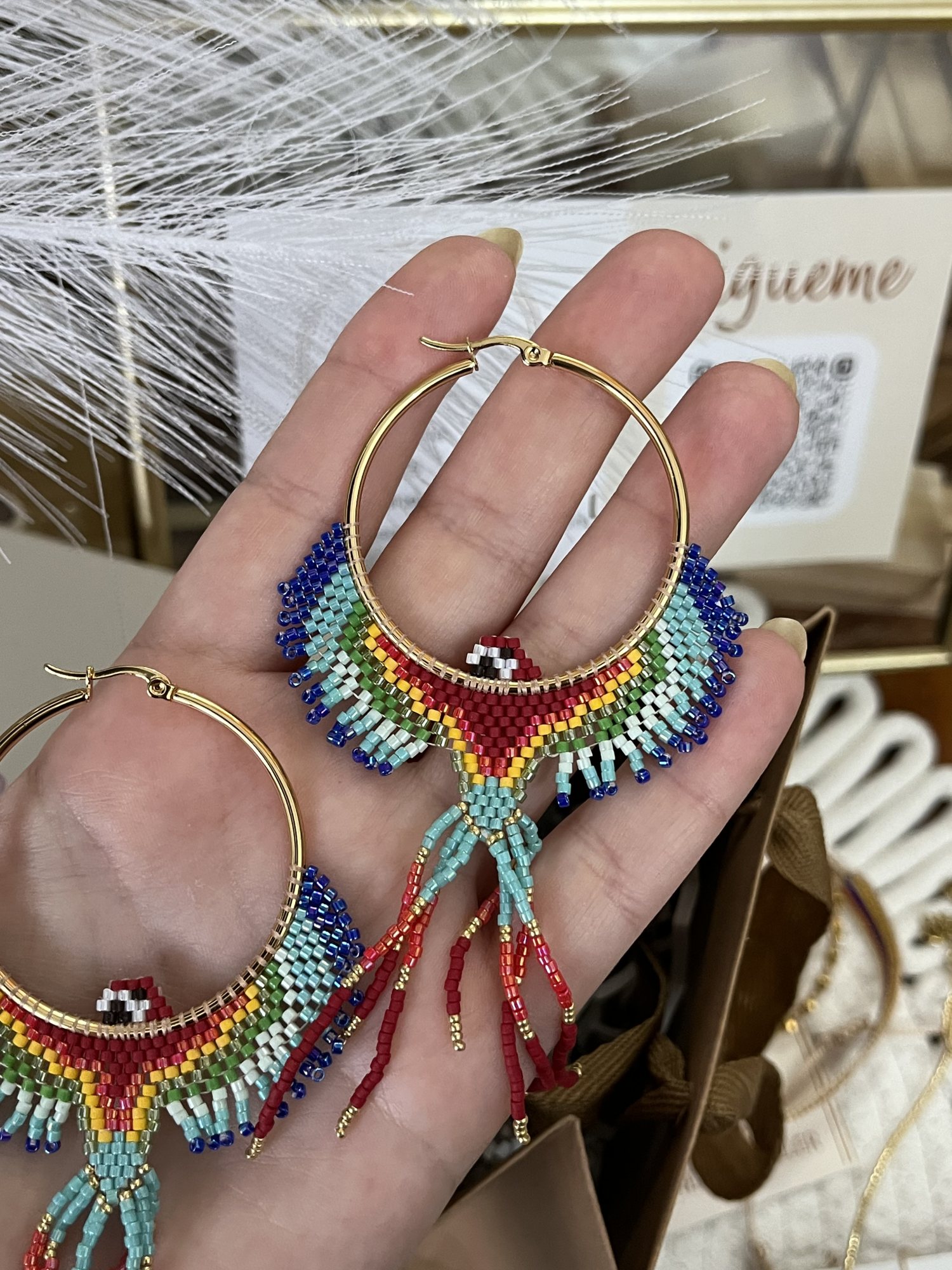 PENDIENTES GUACAMAYAS ROJAS